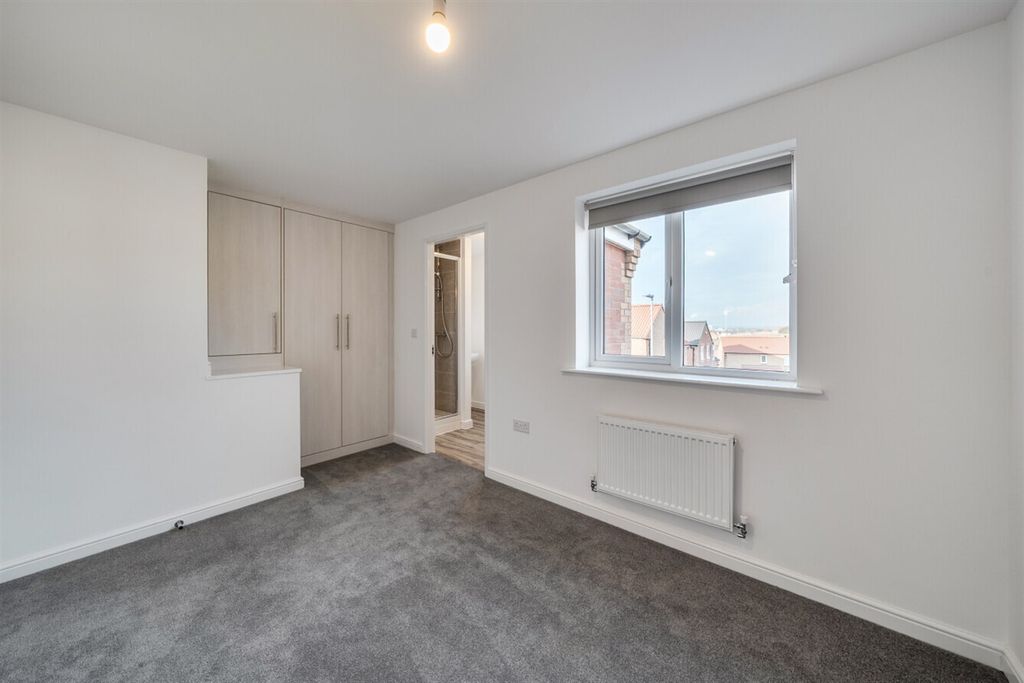 Property photo 3 of 9 Bedroom One