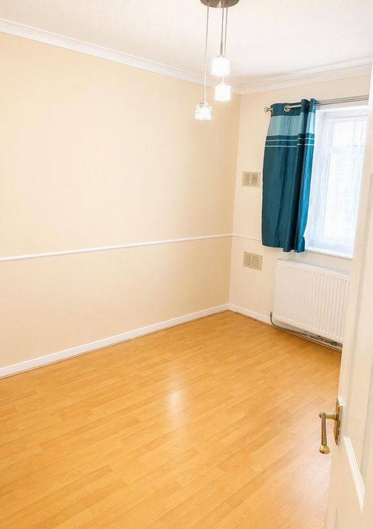 Property photo 2 of 6 Bedroom 1