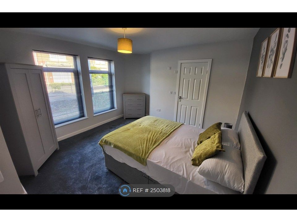 Property photo 2 of 15 Room 1 - Available