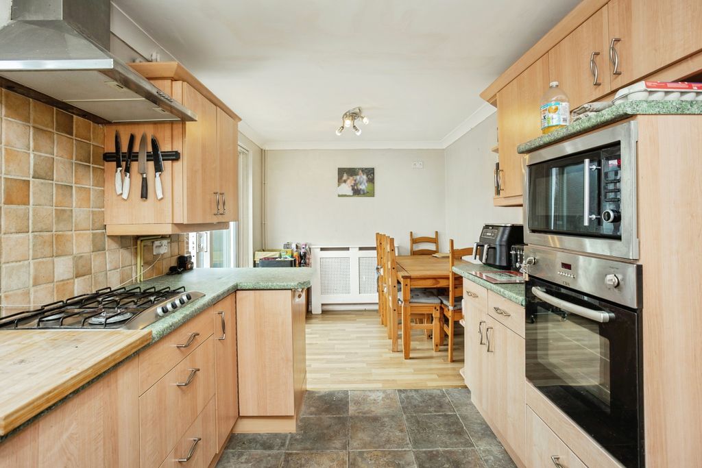 Property photo 3 of 30
