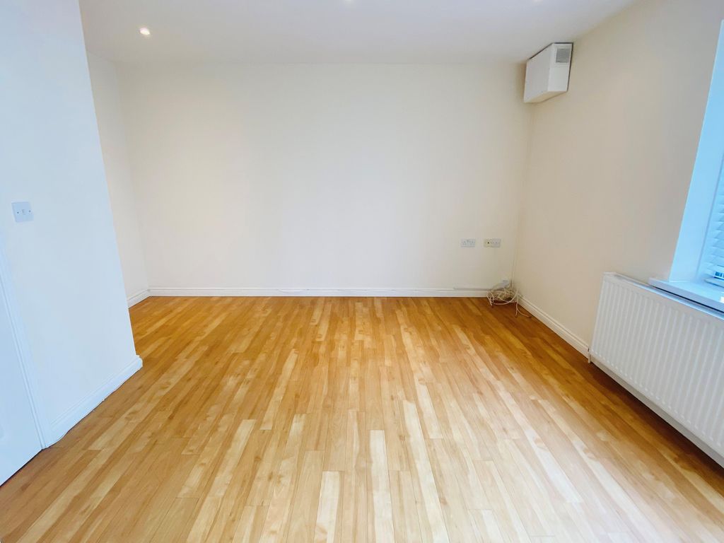 Property photo 3 of 9 Image