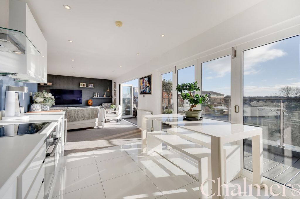 Property photo 3 of 24