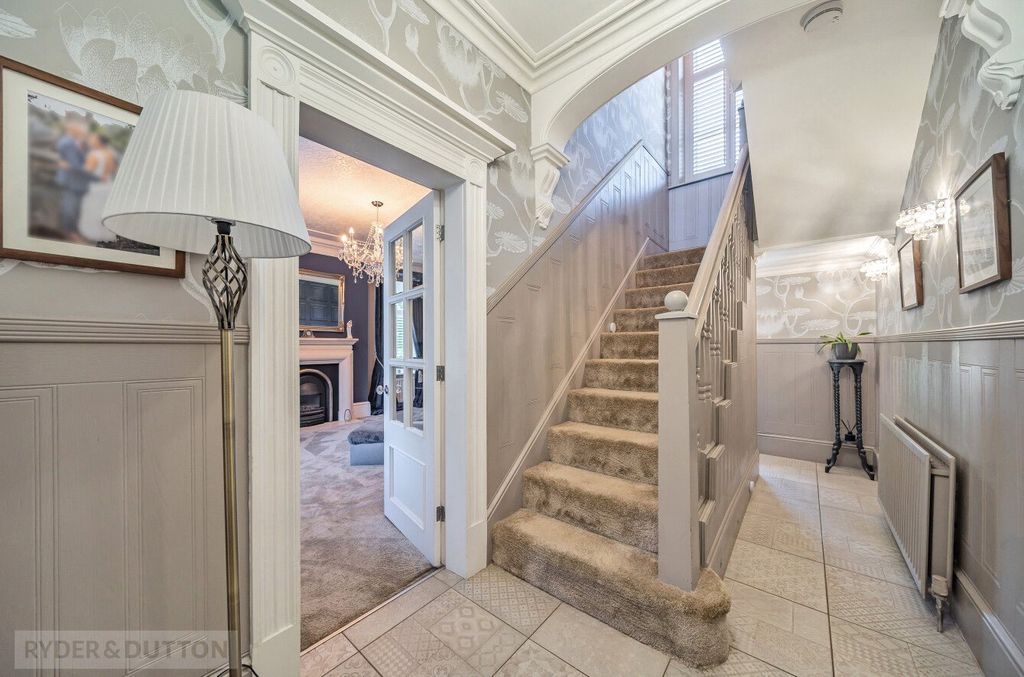 Property photo 2 of 20 Entrance Hallway