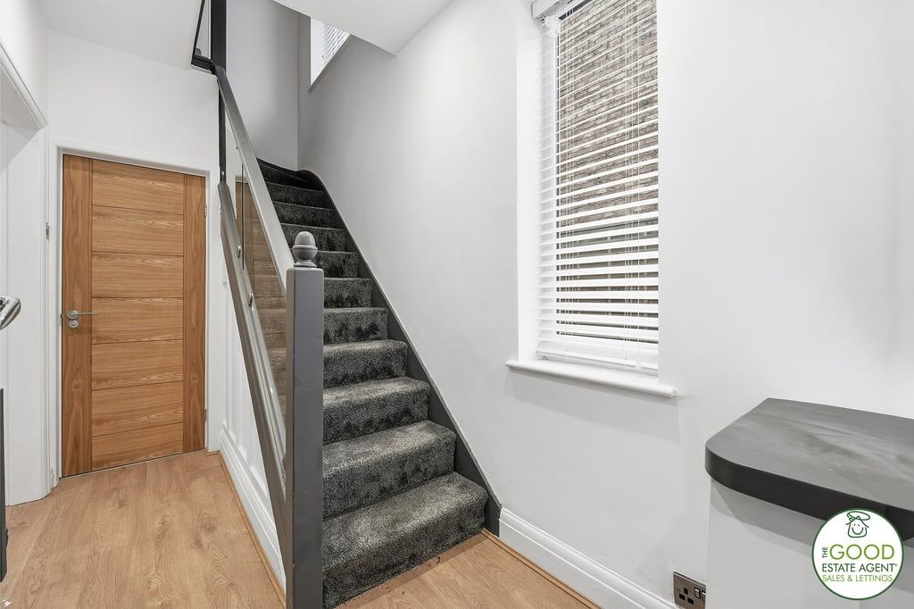 Property photo 3 of 31