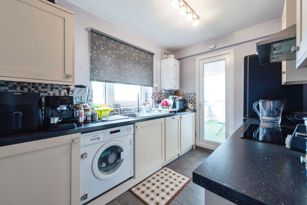 Property photo 3 of 14 Kitchen