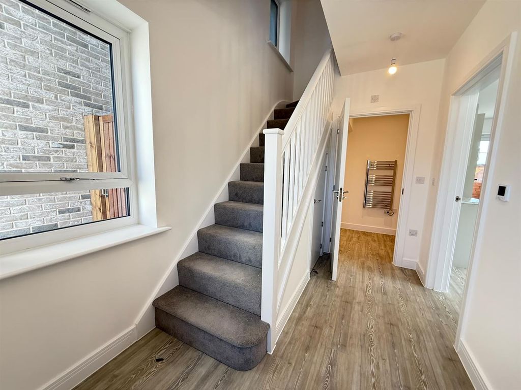Property photo 3 of 16 Entry Way.Jpg