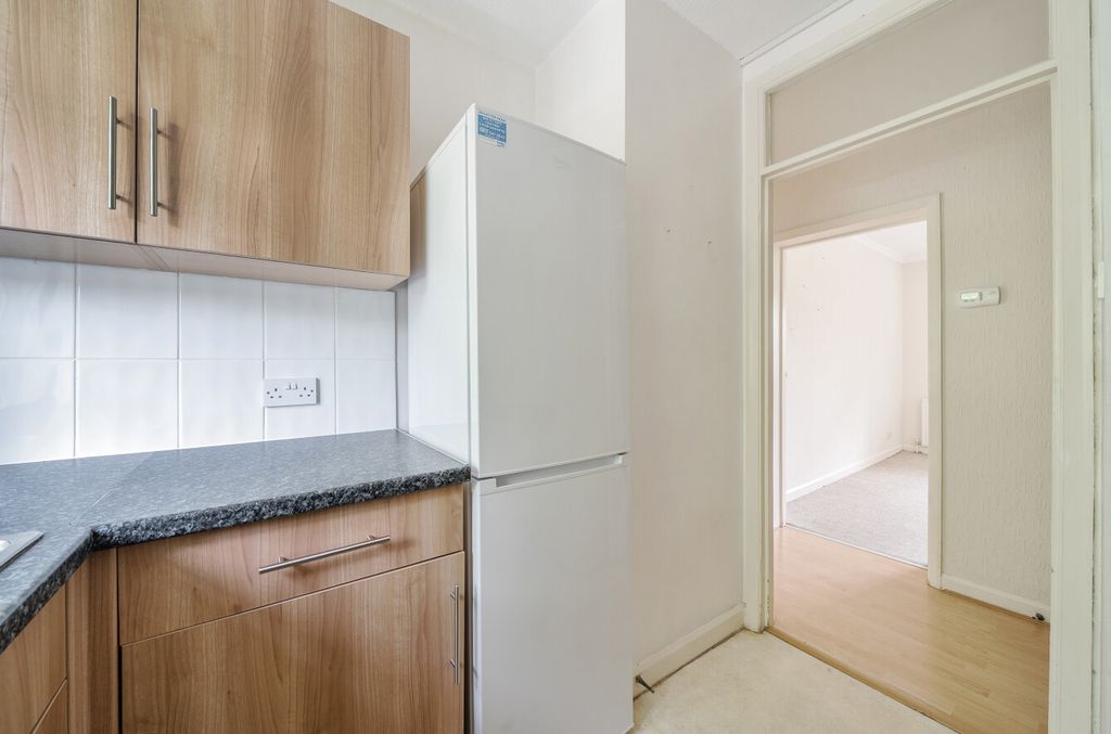 Property photo 3 of 11 1469911-18-6A1d92...