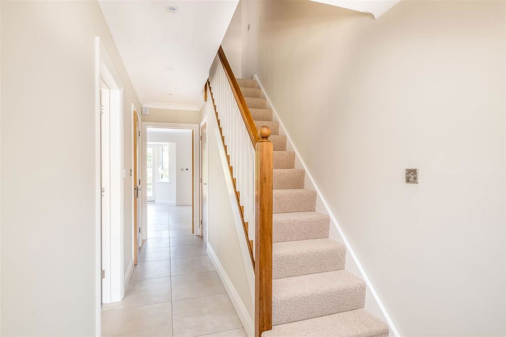 Property photo 2 of 25