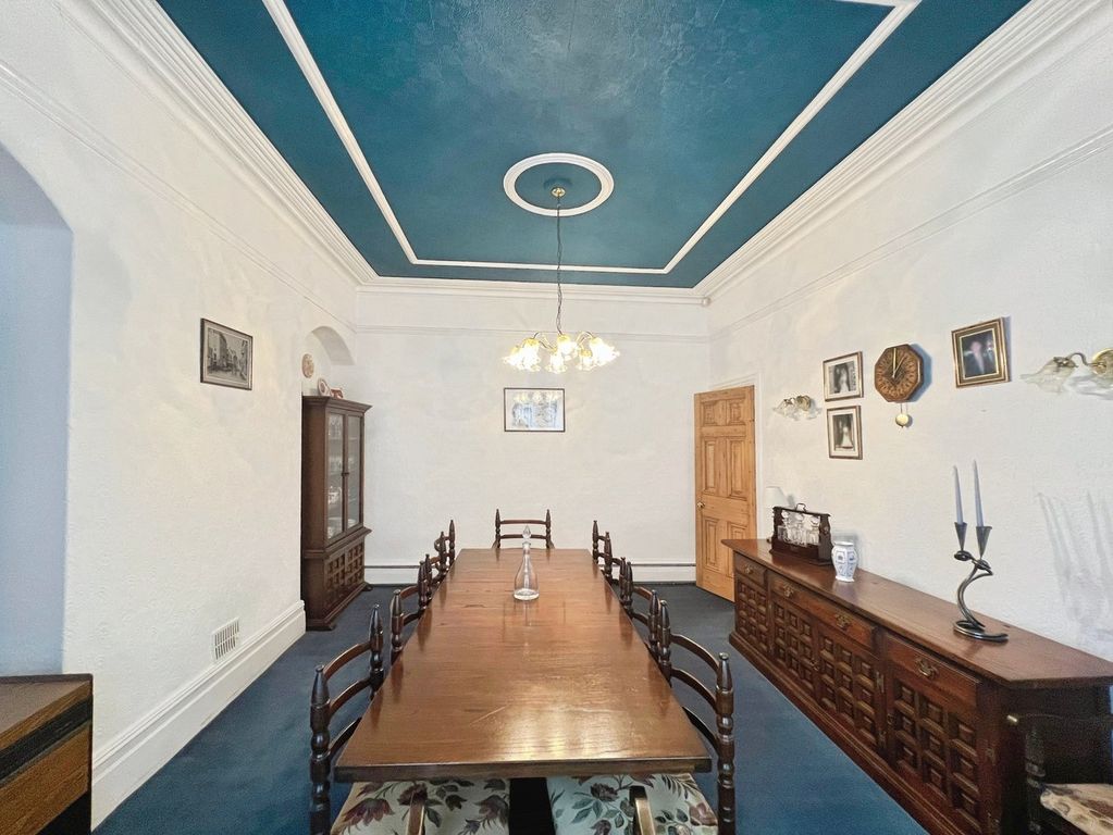 Property photo 2 of 25