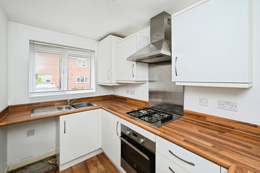 Property photo 2 of 17 Kitchen