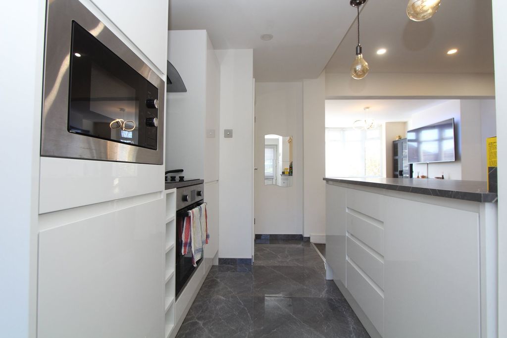 Property photo 3 of 25