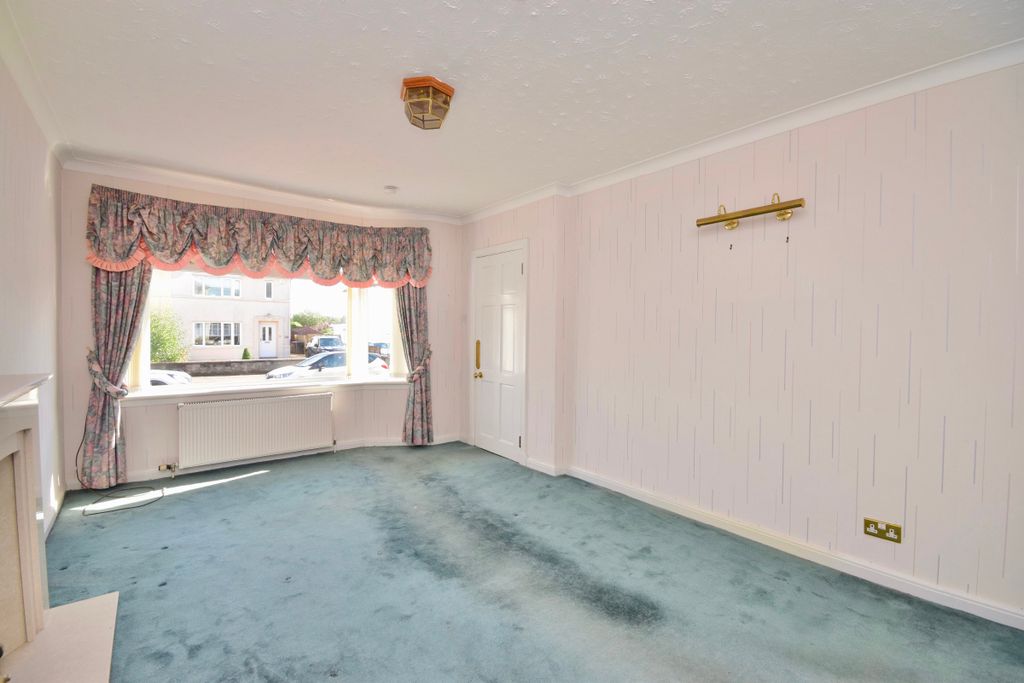 Property photo 3 of 32