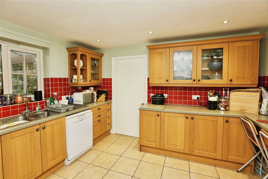 Property photo 3 of 25 Kitchen