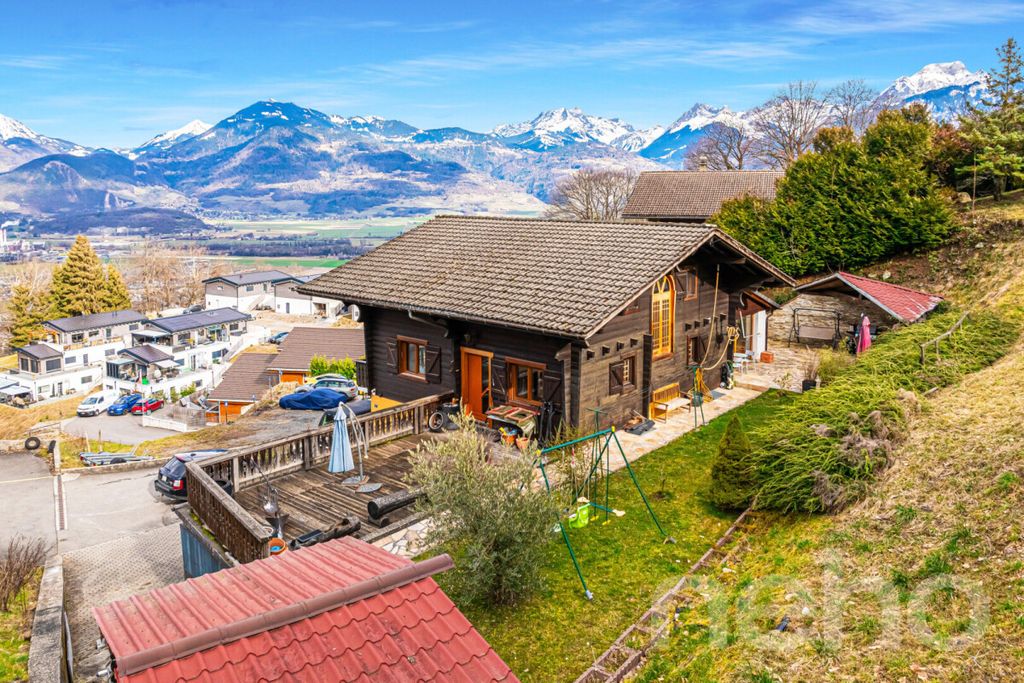 Property photo 3 of 12