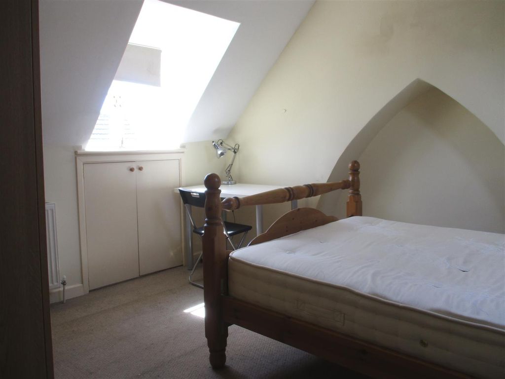 Property photo 2 of 10 Bedroom 2.0.Jpg