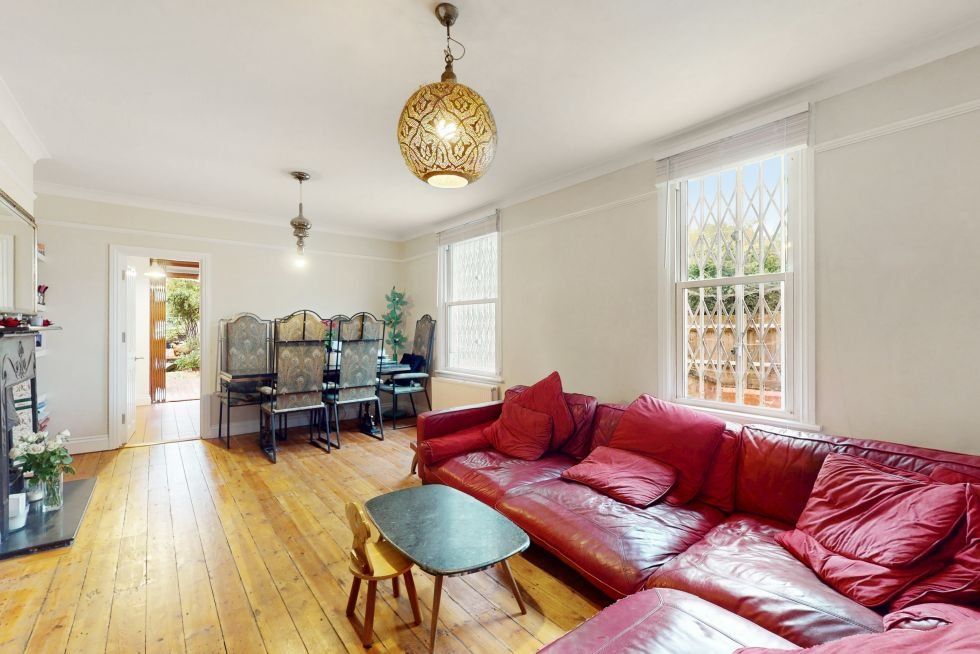 Property photo 1 of 11