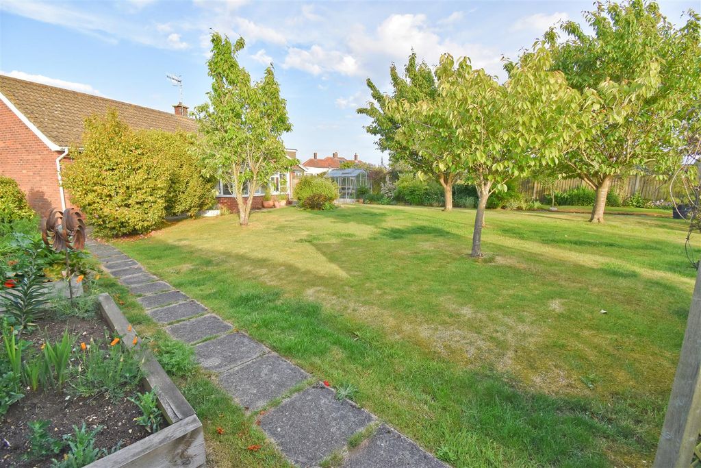 Property photo 3 of 18 Garden 3.Jpg