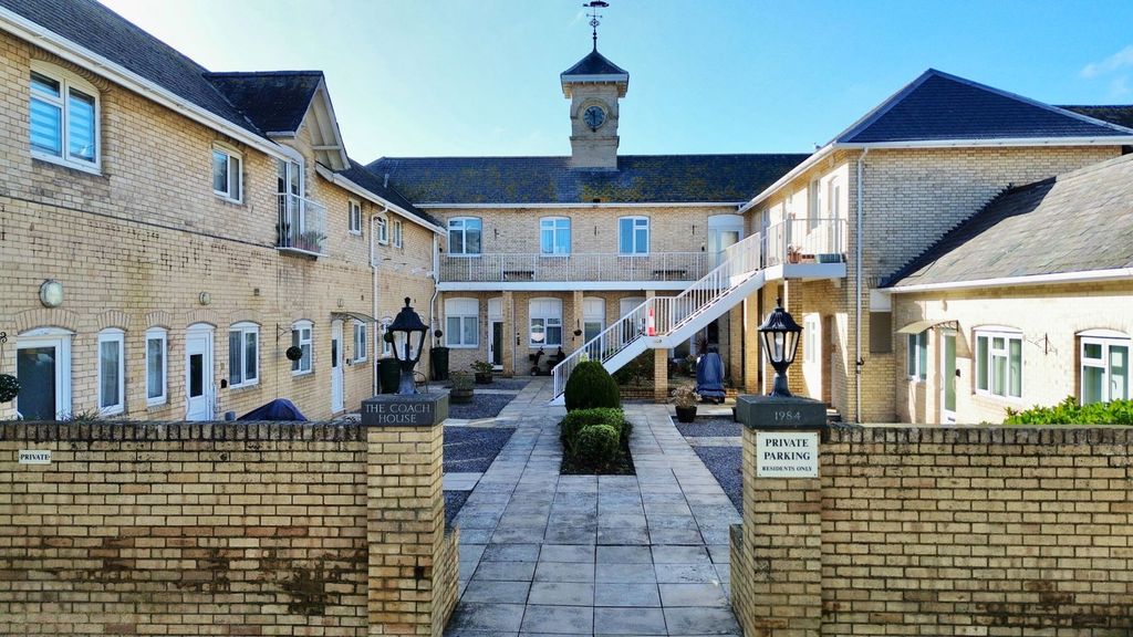 Property photo 2 of 18