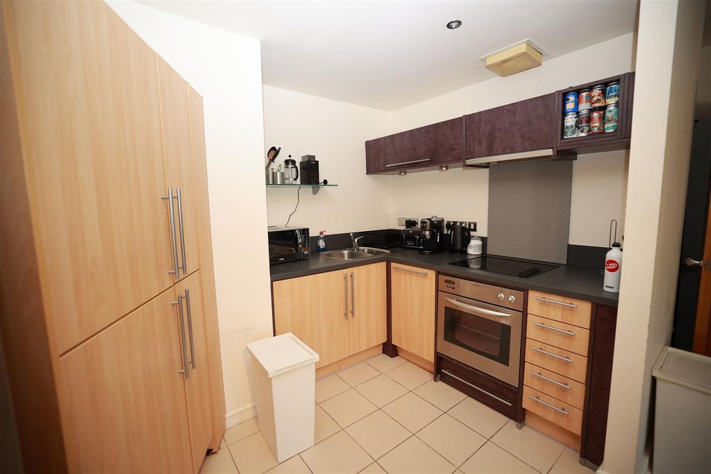 Property photo 3 of 8 R6__4174.Jpg