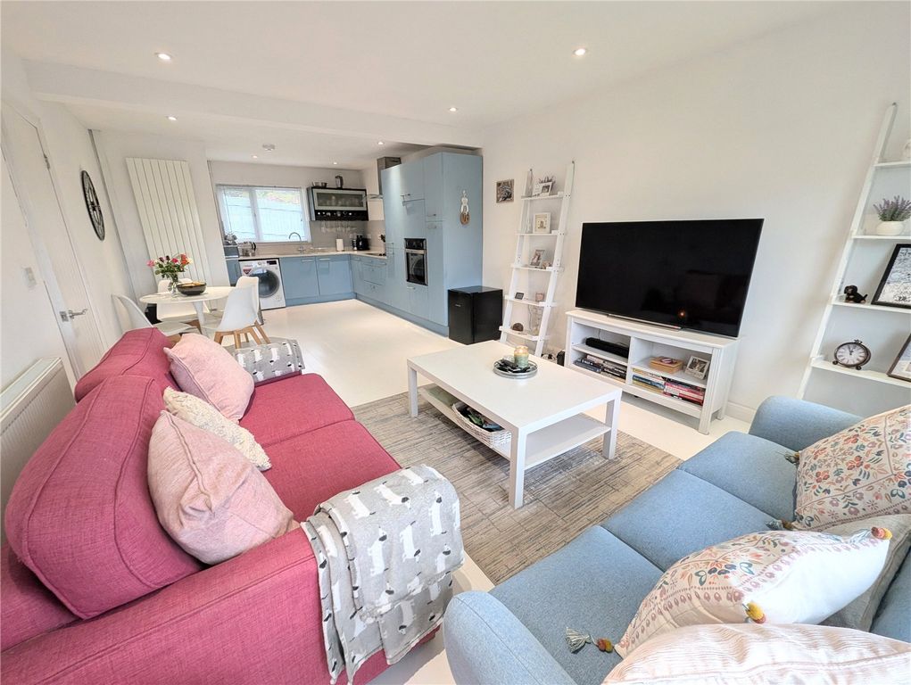 Property photo 2 of 16 Picture No. 12