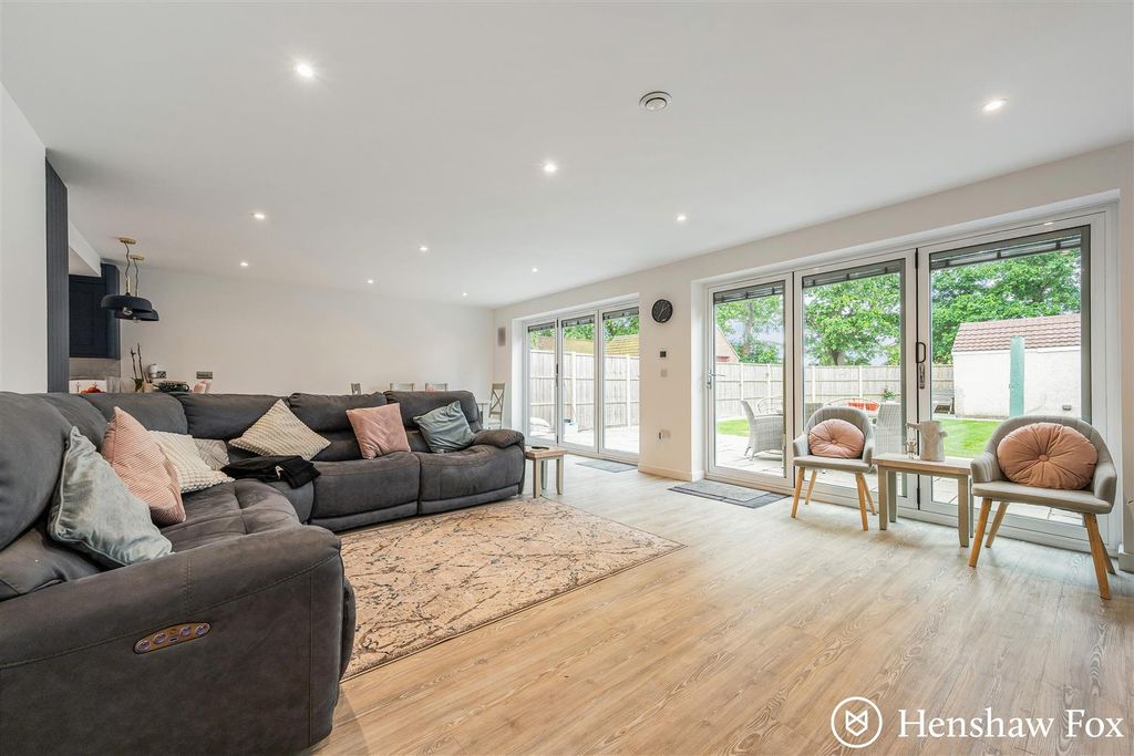Property photo 3 of 15 Ph9_6579221 - Copy.Jpg