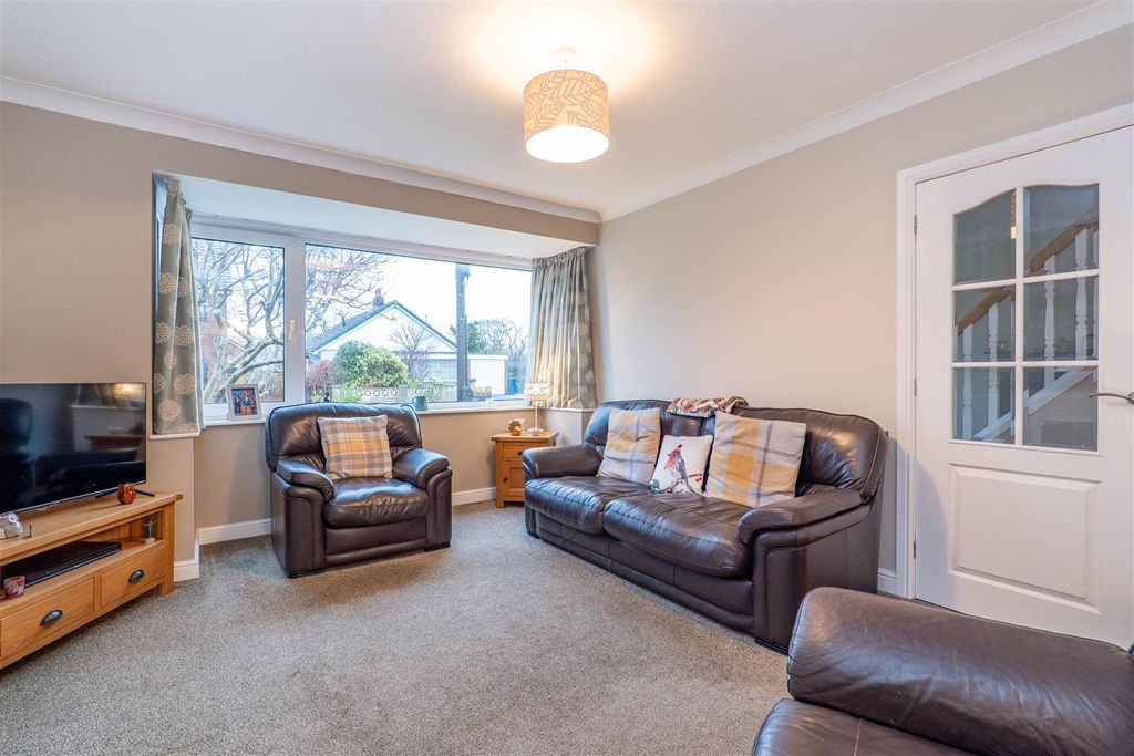 Property photo 2 of 24 Lounge