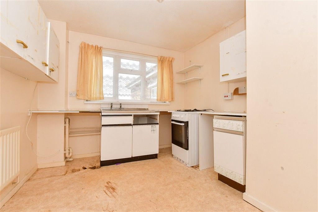 Property photo 2 of 8 Kitchen