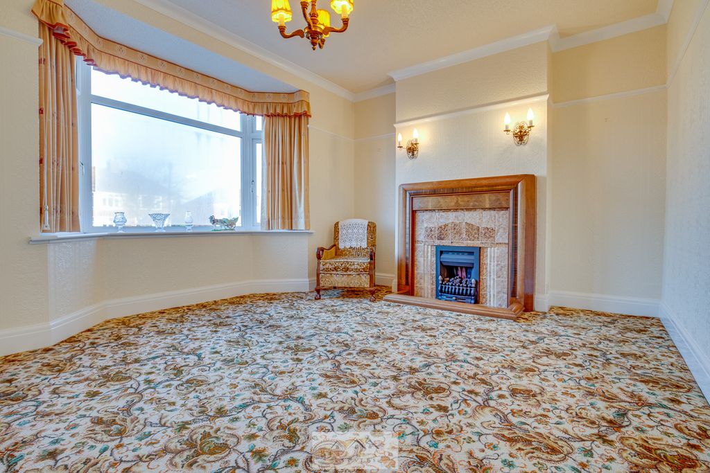 Property photo 3 of 37 Dining Room 1.1