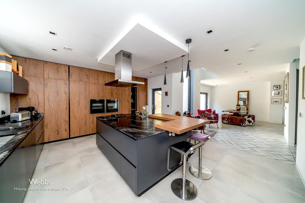Property photo 3 of 51 Â© Webbs Estate Agents Â© (19 Of 63).Jpg
