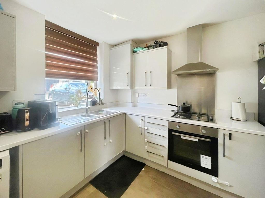 Property photo 3 of 19 Dining Kitchen