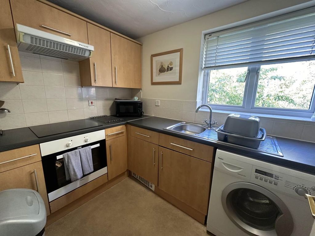 Property photo 2 of 13 71 Kitchen