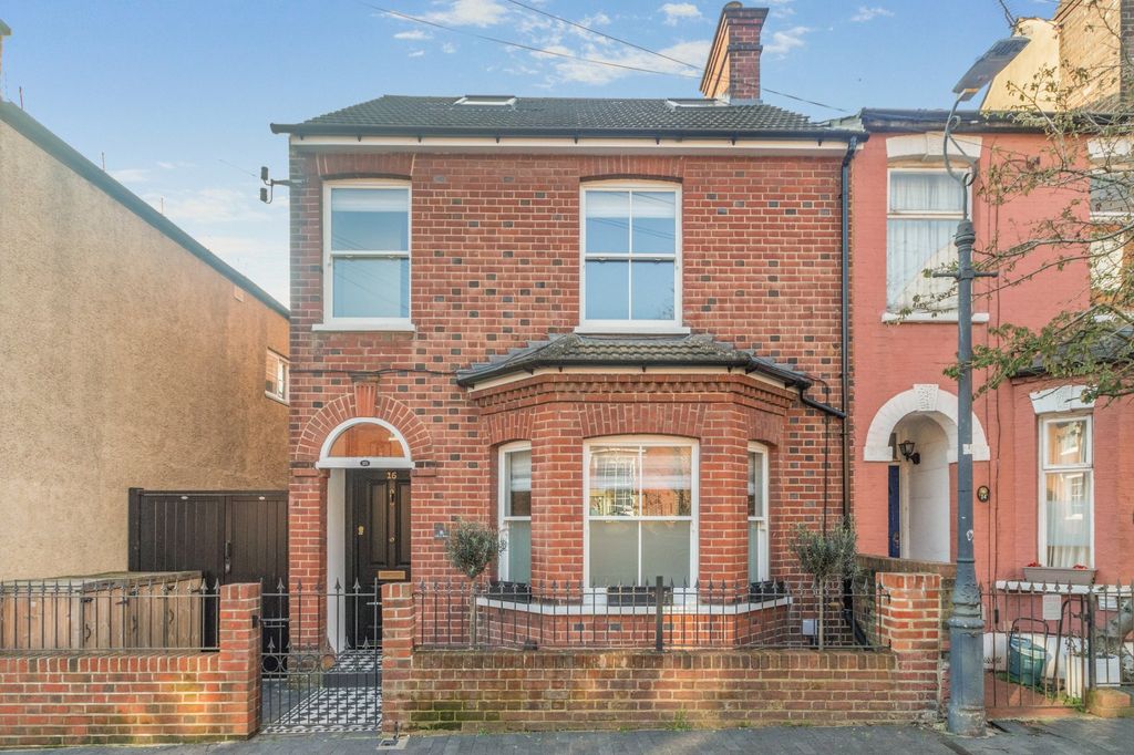 Property photo 1 of 9 Picture No. 16