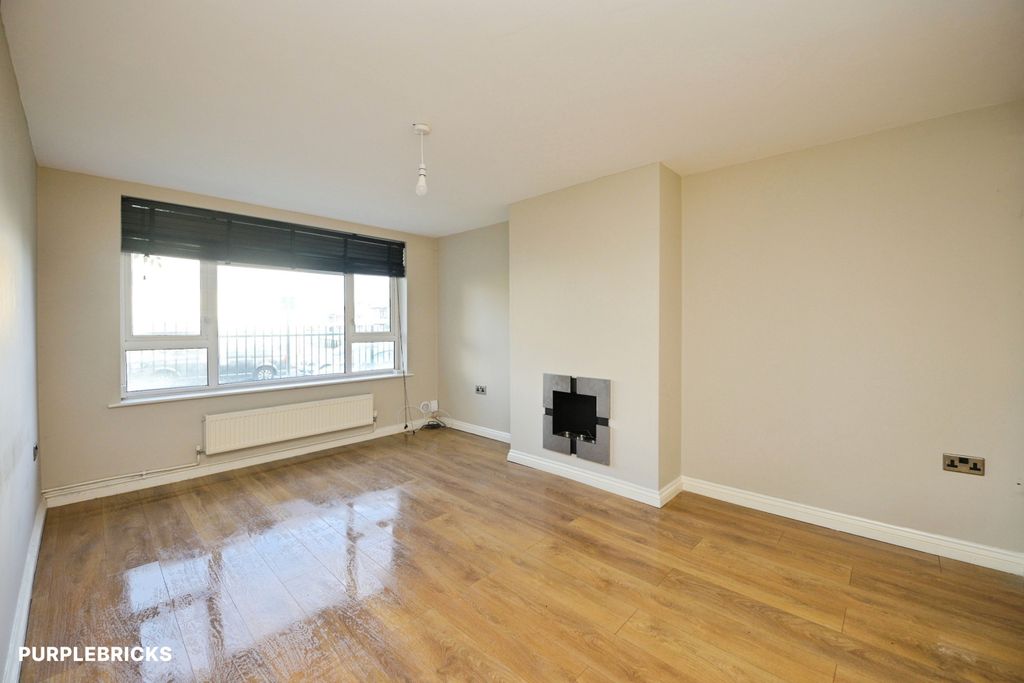 Property photo 3 of 25