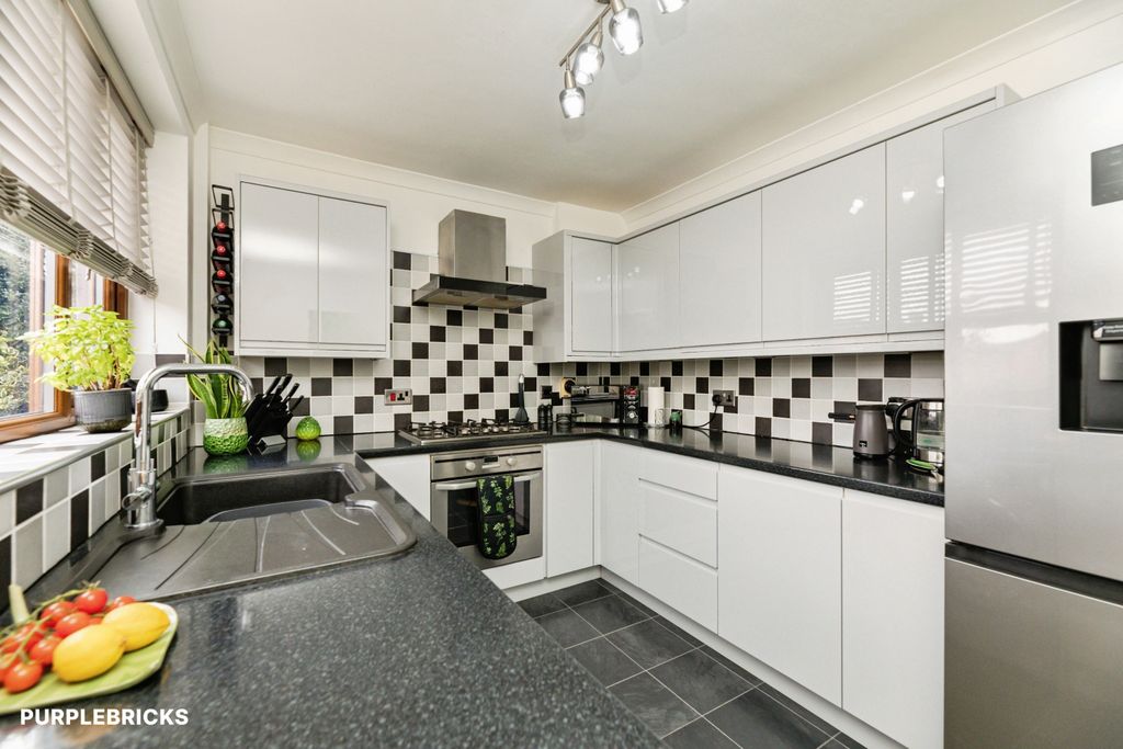 Property photo 2 of 20 Kitchen