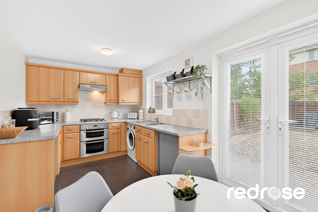 Property photo 3 of 17 Web_23 Mayflower Cres-12-2500Px