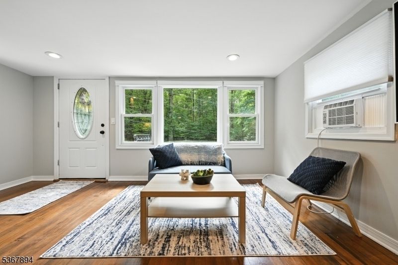 Property photo 3 of 8 <Alttext/>