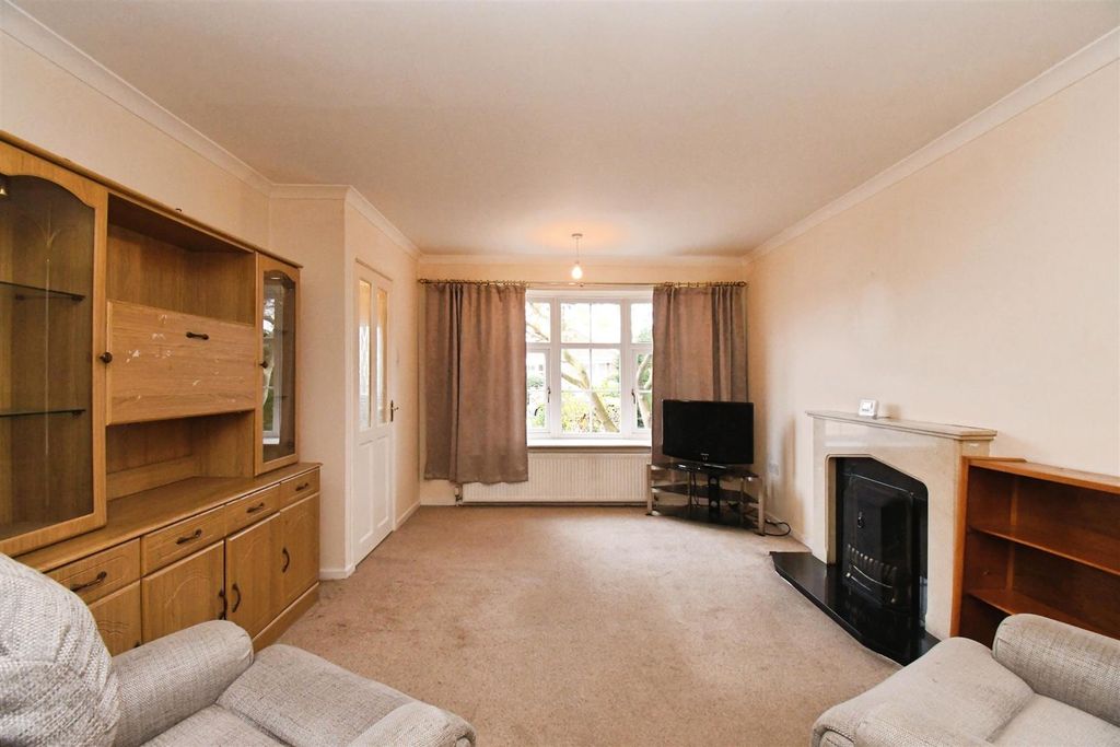 Property photo 2 of 17 Lounge