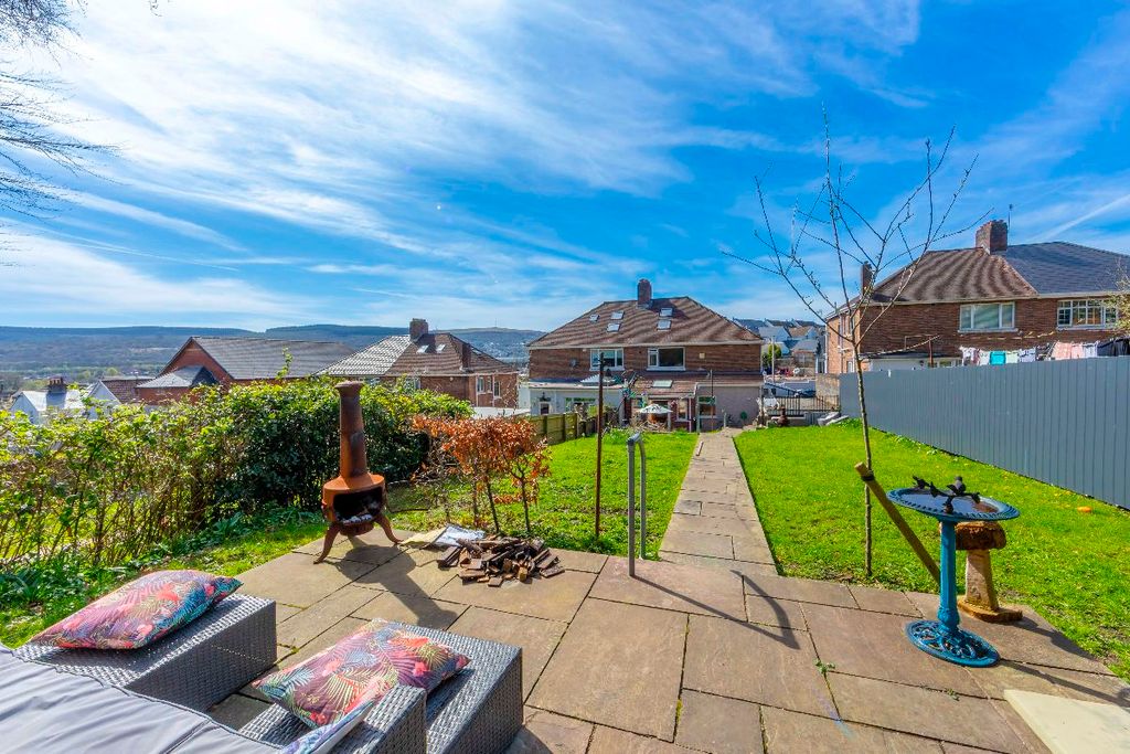 Property photo 2 of 57