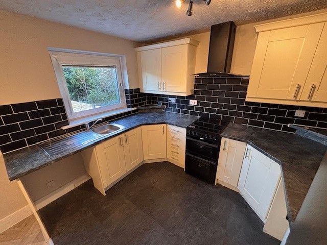 Property photo 3 of 7 Kitchen