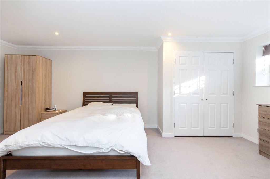 Property photo 3 of 19 Bedroom