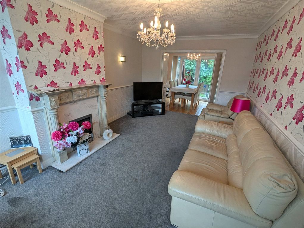 Property photo 2 of 13 Lounge