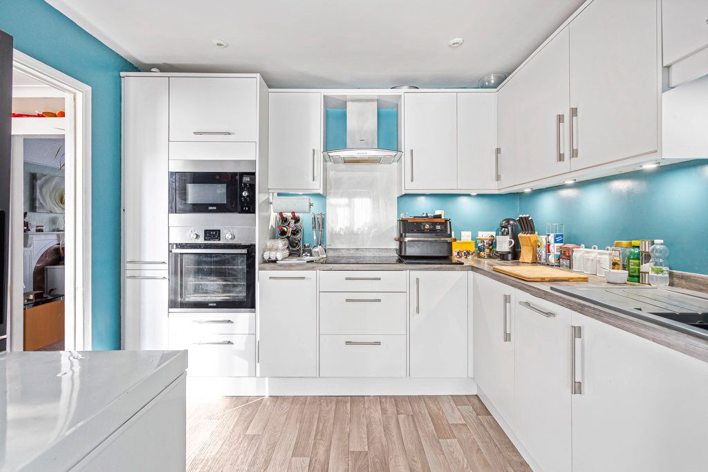 Property photo 3 of 13 Kitchen