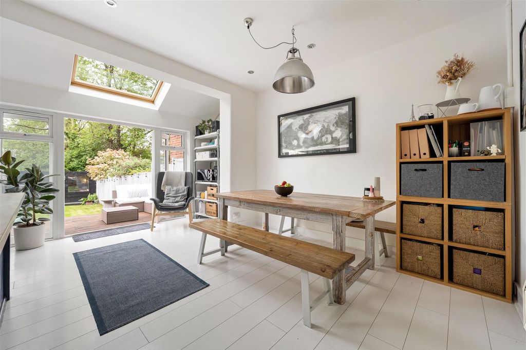 Property photo 2 of 32 Haldan Road, E4