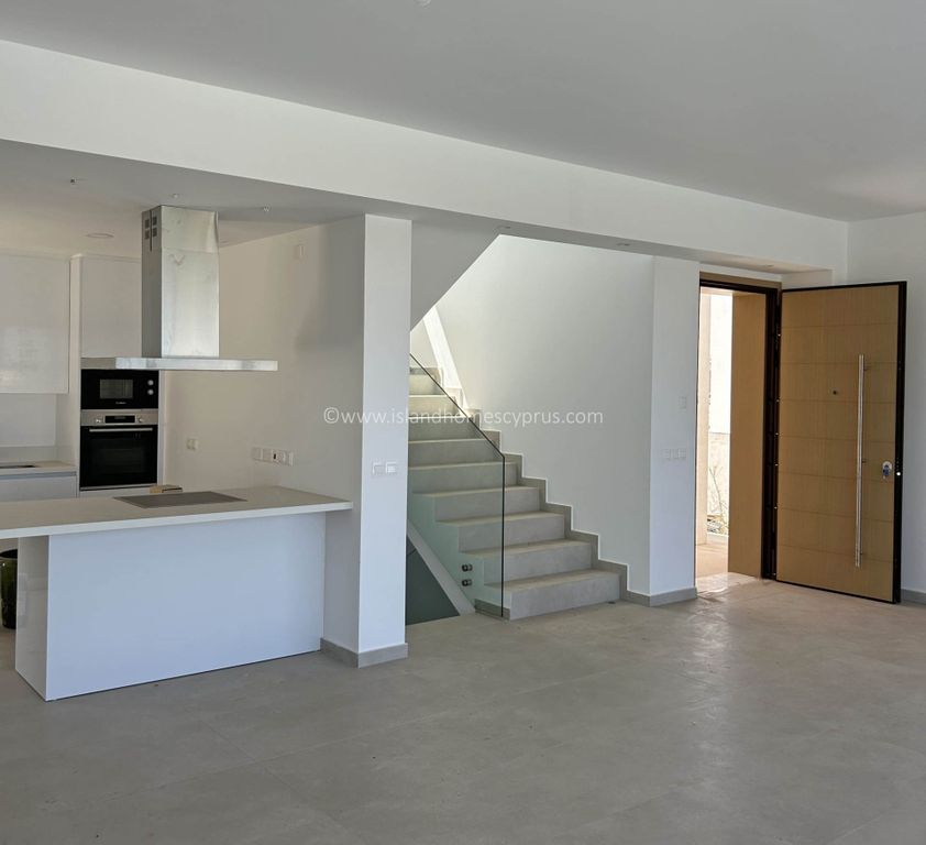 Property photo 3 of 27