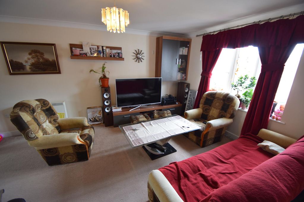 Property photo 3 of 6 Living Room