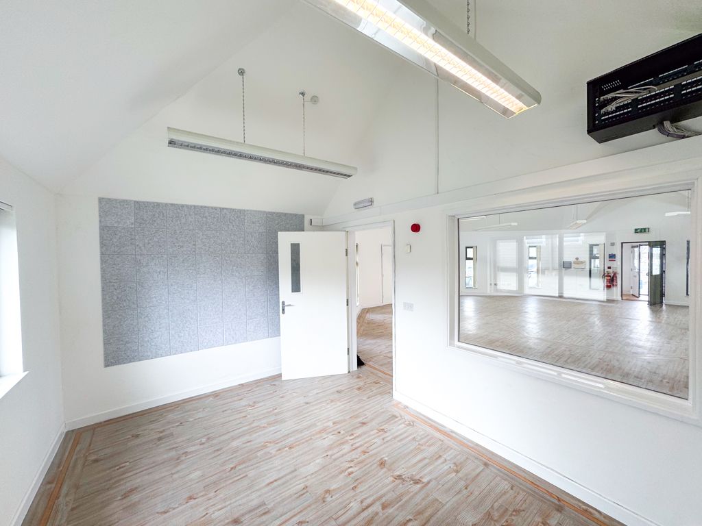 Property photo 3 of 8 Photo 3