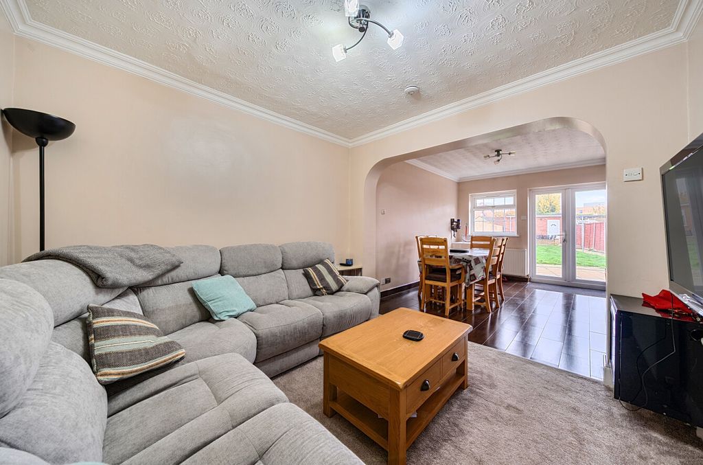 Property photo 2 of 18 1374962-12-690Dcb...