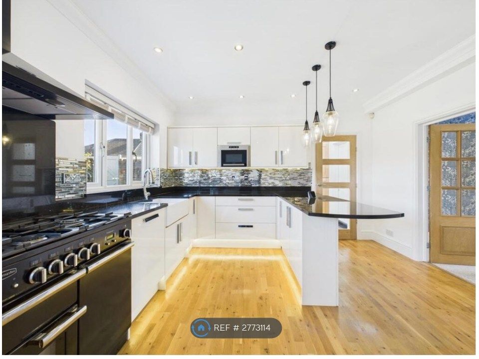 Property photo 2 of 17 Kitchen