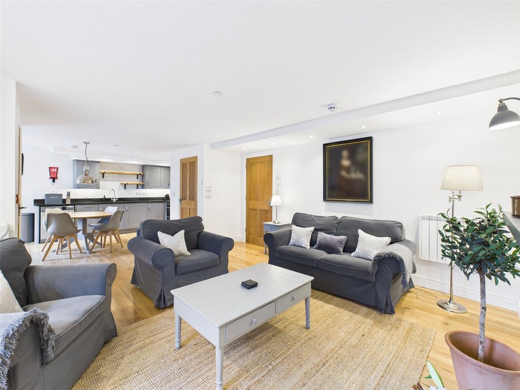 Property photo 2 of 29 Picture No. 04