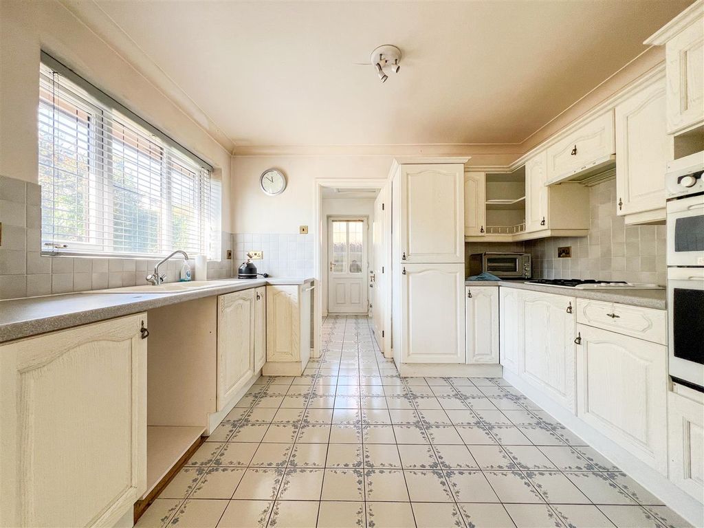 Property photo 3 of 29 Kitchen